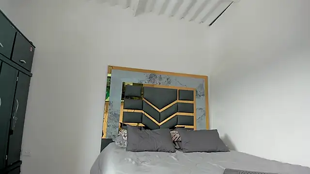 Snapshot of MattDevon chatting on October 2025 05:10:02 PM MattDevon online show from October 2025 05:10:02 PM