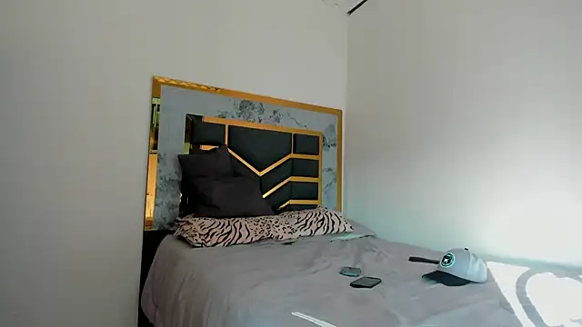 Snapshot of MattDevon chatting on October 2025 09:23:01 PM MattDevon online show from October 2025 09:23:01 PM