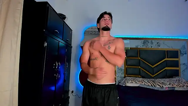 Snapshot of MattDevon chatting on October 2025 08:19:01 PM MattDevon online show from October 2025 08:19:01 PM