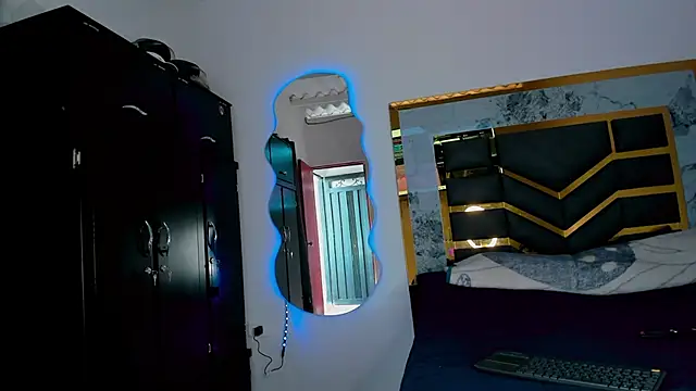 Snapshot of MattDevon chatting on November 2025 09:15:01 PM MattDevon online show from November 2025 09:15:01 PM