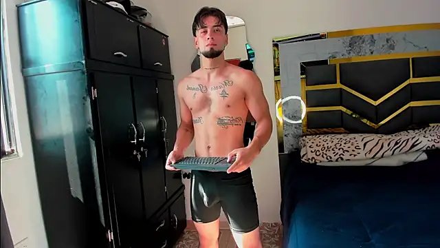 Snapshot of MattDevon chatting on November 2025 07:34:01 PM MattDevon online show from November 2025 07:34:01 PM