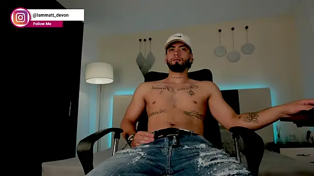 Snapshot of MattDevon chatting on December 2025 04:11:02 AM MattDevon online show from December 2025 04:11:02 AM