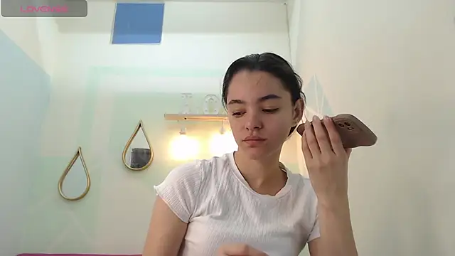 Mia-kalinfa online show from February 2025 01:01:01 PM