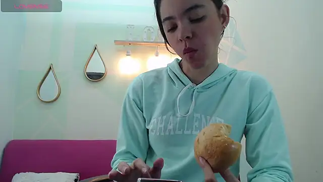 Mia-kalinfa online show from March 2025 01:47:01 PM