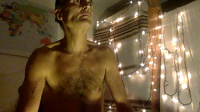 Snapshot of TowaFreespirit chatting on December 2024 10:17:01 PM TowaFreespirit online show from December 2024 10:17:01 PM