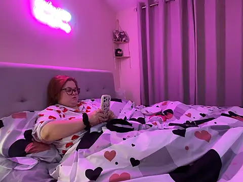 Snapshot of Tallulah-mae-xoxox chatting on January 2025 08:57:02 PM Tallulah-mae-xoxox online show from January 2025 08:57:02 PM