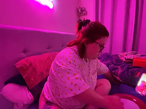 Snapshot of Tallulah-mae-xoxox chatting on February 2025 10:23:02 PM Tallulah-mae-xoxox online show from February 2025 10:23:02 PM