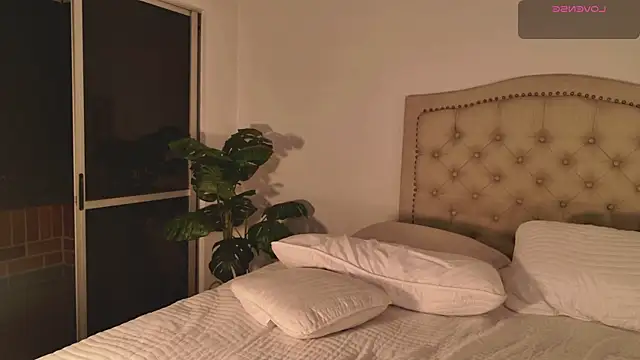 Snapshot of Scarlett_grand chatting on October 2025 11:24:02 PM Scarlett grand online show from October 2025 11:24:02 PM