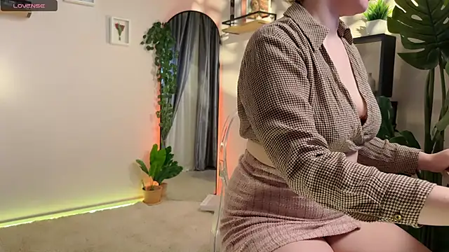 Snapshot of Lella_Ryann_ chatting on March 2025 12:01:02 PM Lella Ryann online show from March 2025 12:01:02 PM