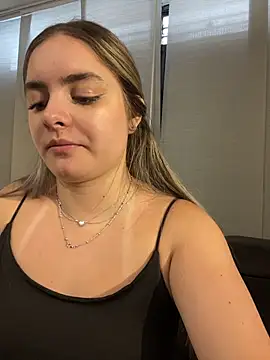 imlindapink online show from October 2025 03:00:01 PM