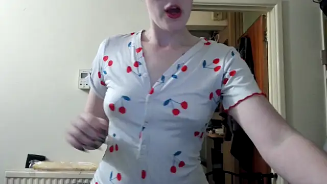 LexiSnowUK online show from March 2025 05:50:01 PM