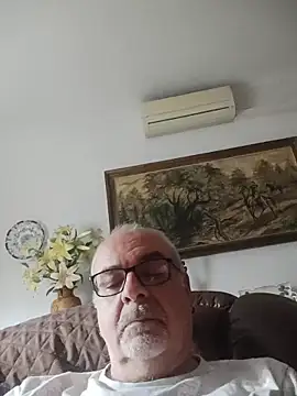 Snapshot of Satiro_Sevilla chatting on November 2025 12:32:02 AM Satiro Sevilla online show from November 2025 12:32:02 AM