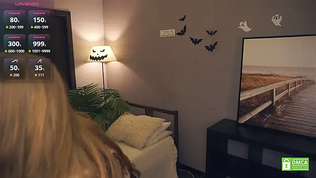 EsmaCarll online show from November 2025 08:31:01 PM