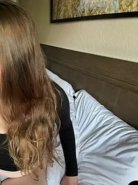 OverlookedHonesty9 online show from April 2026 04:51:02 PM