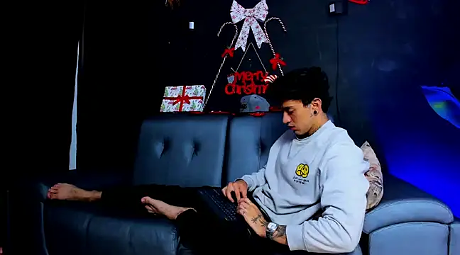 JUSTIN FULLER1 online show from December 2024 12:16:02 PM