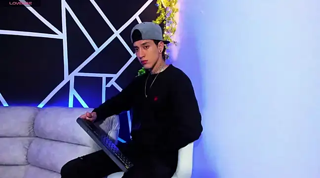 JUSTIN FULLER1 online show from February 2025 02:58:01 AM