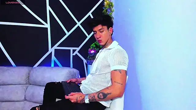 JUSTIN FULLER1 online show from February 2025 10:00:02 PM