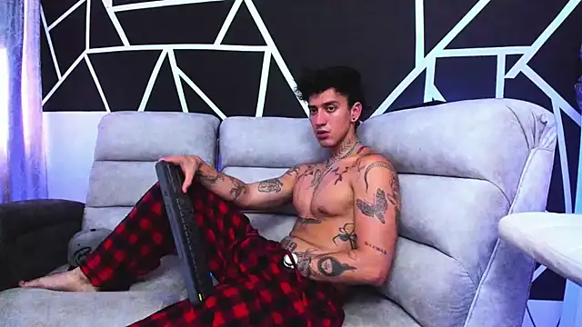 JUSTIN FULLER1 online show from February 2025 08:24:01 PM