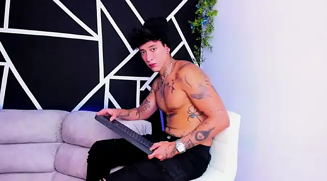 JUSTIN FULLER1 online show from February 2025 04:44:01 PM