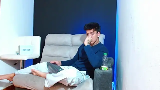 JUSTIN FULLER1 online show from February 2026 11:33:01 PM