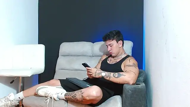 JUSTIN FULLER1 online show from February 2026 11:14:01 PM