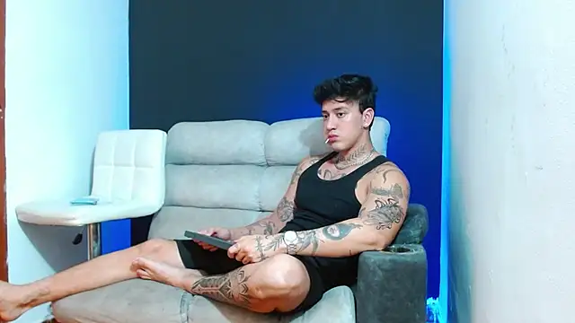 JUSTIN FULLER1 online show from April 2026 10:22:01 PM