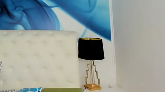 Snapshot of SkinnyDolly chatting on February 2025 04:05:01 AM SkinnyDolly online show from February 2025 04:05:01 AM