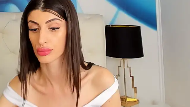 Snapshot of SkinnyDolly chatting on February 2025 12:25:02 AM SkinnyDolly online show from February 2025 12:25:02 AM