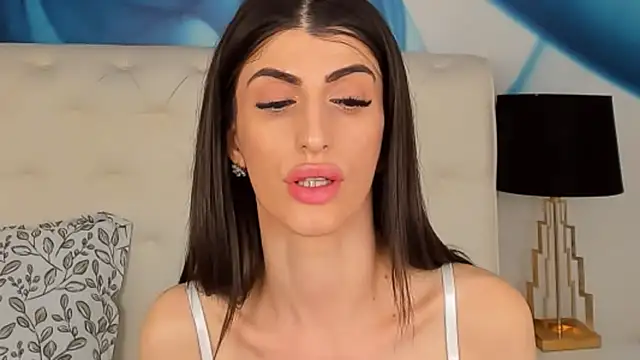 Snapshot of SkinnyDolly chatting on March 2025 03:47:01 AM SkinnyDolly online show from March 2025 03:47:01 AM