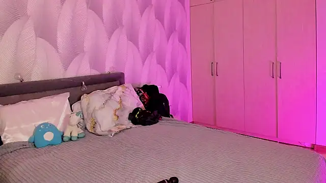 Snapshot of Bambiii_bby chatting on January 2025 02:18:02 AM Bambiii bby online show from January 2025 02:18:02 AM