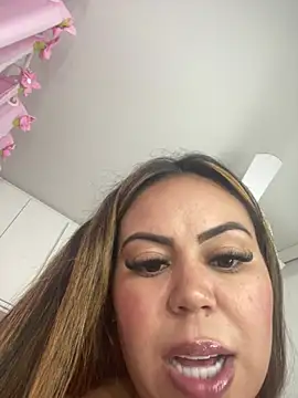 lariic online show from February 2025 02:15:01 AM