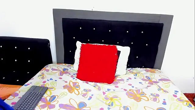 skaysanchez1 online show from September 2025 04:29:01 PM