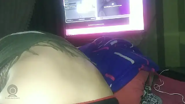 Snapshot of emylolo9 chatting on December 2024 10:51:01 PM emylolo9 online show from December 2024 10:51:01 PM