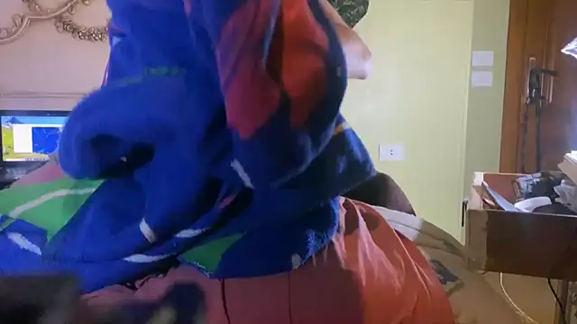 Snapshot of emylolo9 chatting on December 2024 10:00:01 PM emylolo9 online show from December 2024 10:00:01 PM