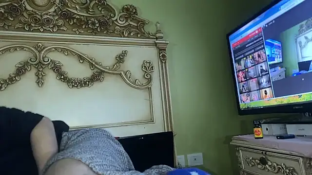 Snapshot of emylolo9 chatting on January 2025 04:33:02 AM emylolo9 online show from January 2025 04:33:02 AM