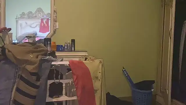 Snapshot of emylolo9 chatting on January 2025 10:15:02 PM emylolo9 online show from January 2025 10:15:02 PM