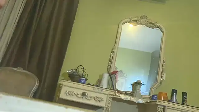 Snapshot of emylolo9 chatting on January 2025 09:18:02 PM emylolo9 online show from January 2025 09:18:02 PM