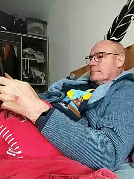 Snapshot of bogland33 chatting on June 2026 11:59:01 AM bogland33 online show from June 2026 11:59:01 AM