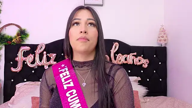 Sara Kurt online show from December 2025 03:21:02 PM