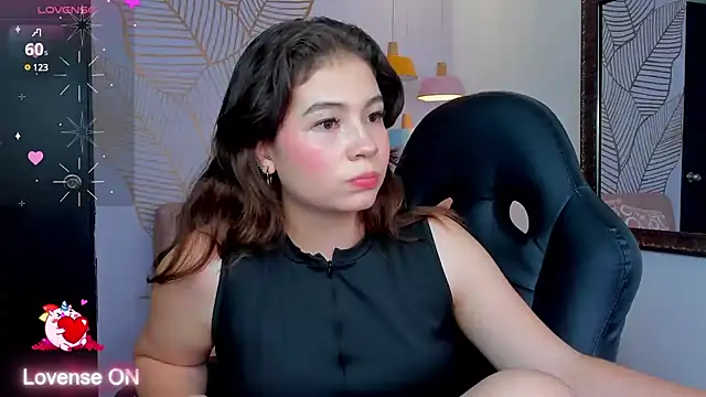 KarenPautt online show from January 2025 06:05:01 PM