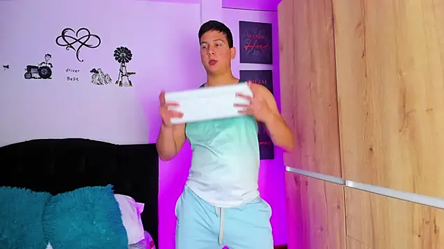 Snapshot of ANDREZALVAREZ chatting on December 2024 03:09:01 AM ANDREZALVAREZ online show from December 2024 03:09:01 AM