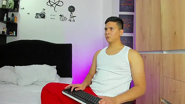 Snapshot of ANDREZALVAREZ chatting on December 2024 01:23:01 AM ANDREZALVAREZ online show from December 2024 01:23:01 AM