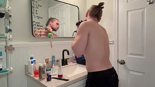 Snapshot of DaddydayDrinkzz chatting on December 2024 04:57:01 PM DaddydayDrinkzz online show from December 2024 04:57:01 PM