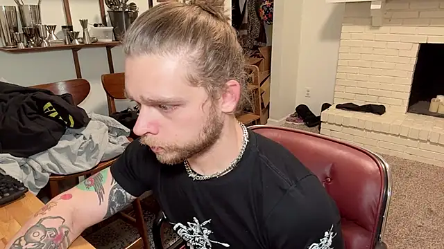 Snapshot of DaddydayDrinkzz chatting on January 2025 05:38:01 AM DaddydayDrinkzz online show from January 2025 05:38:01 AM