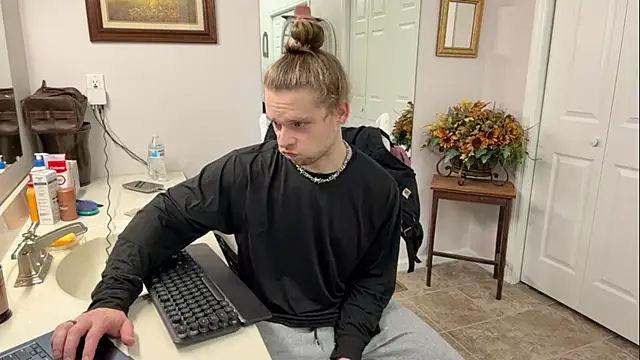 Snapshot of DaddydayDrinkzz chatting on February 2025 05:47:01 AM DaddydayDrinkzz online show from February 2025 05:47:01 AM