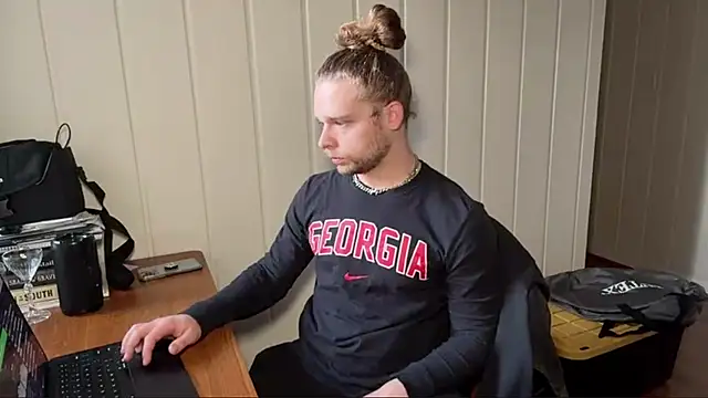 Snapshot of DaddydayDrinkzz chatting on December 2025 09:57:01 PM DaddydayDrinkzz online show from December 2025 09:57:01 PM