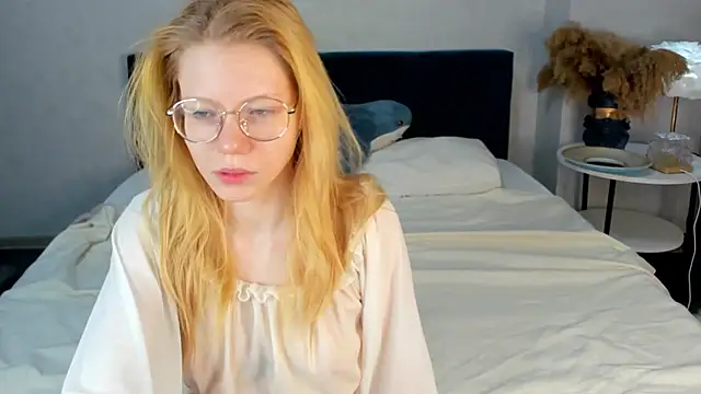 Esme Runn online show from April 2026 03:11:01 AM