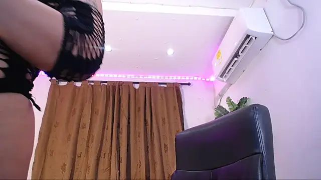 Snapshot of alaia_03 chatting on September 2025 11:32:01 AM alaia 03 online show from September 2025 11:32:01 AM