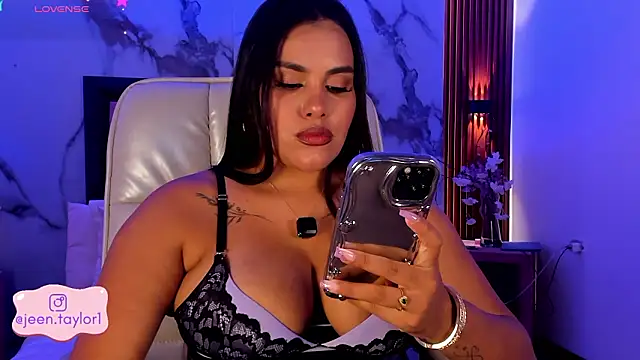 Jeen Taylor online show from March 2026 08:04:02 PM