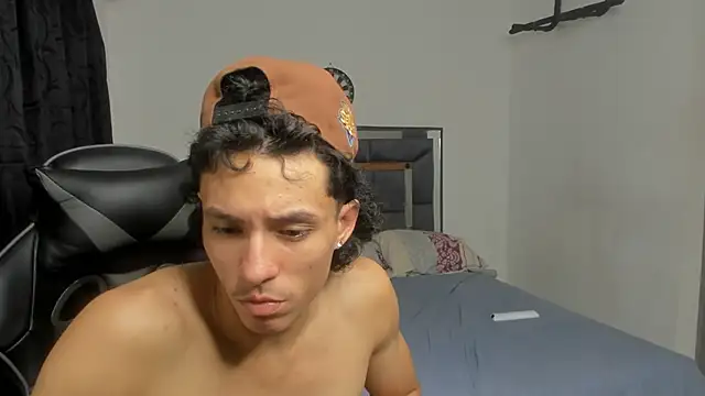 Snapshot of enzo_sloran chatting on June 2026 12:33:01 AM enzo sloran online show from June 2026 12:33:01 AM